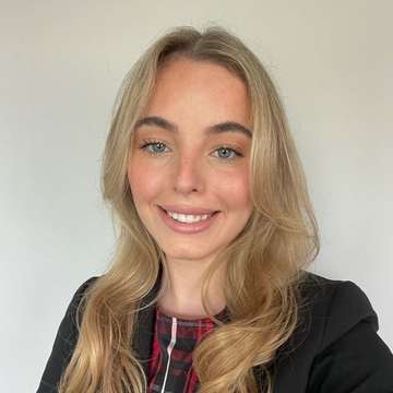 Maura Travers Image